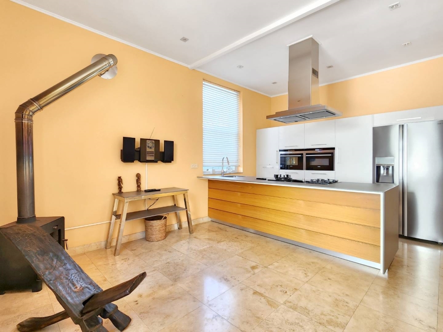 To Let 3 Bedroom Property for Rent in Sea Point Western Cape